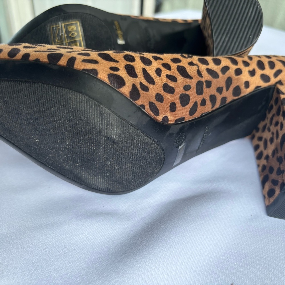 BAMBOO Brown and Black Heels with Leopard Print - Picture 6 of 7